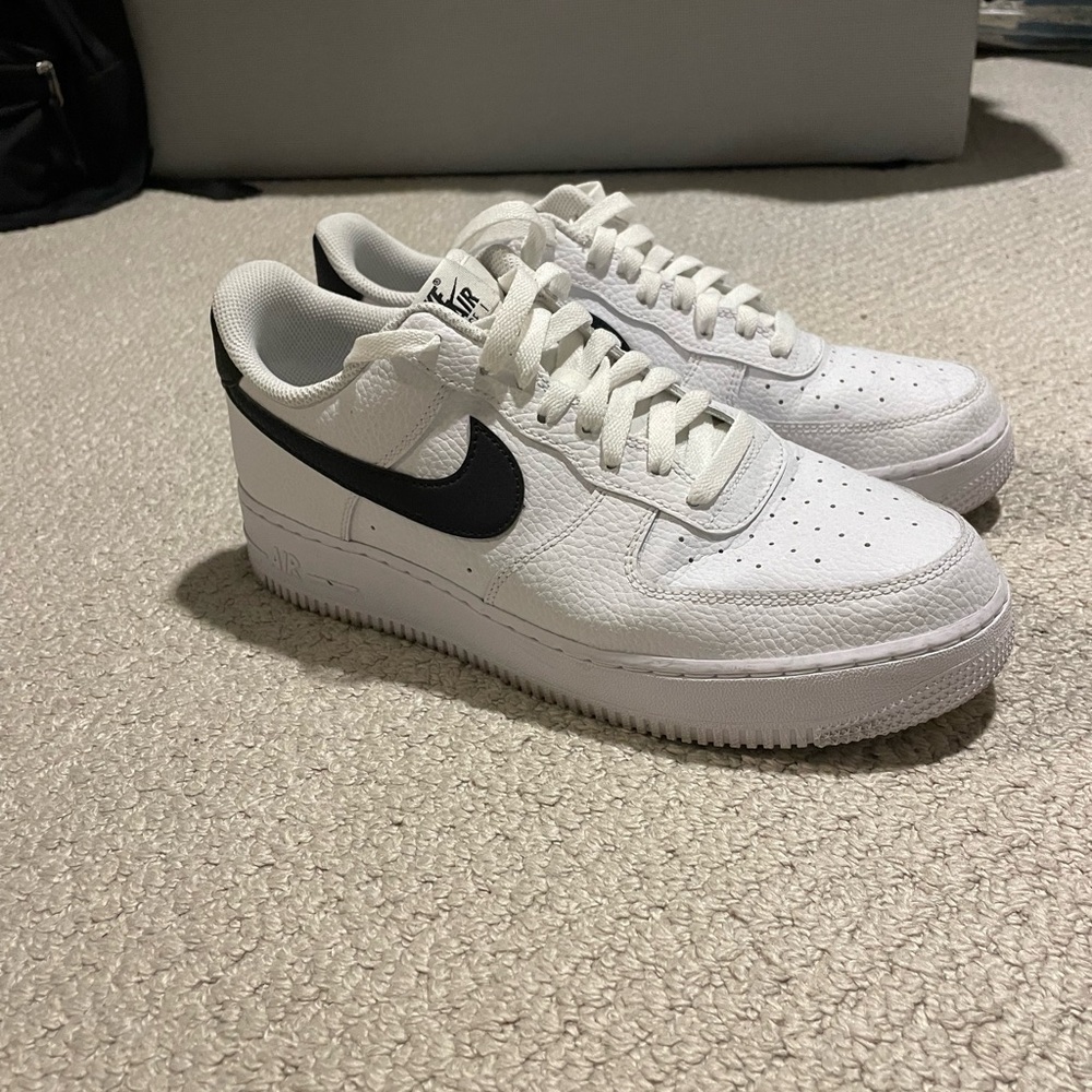 NIKE AIR FORCE 1 LOW ‘07 SIZE 9